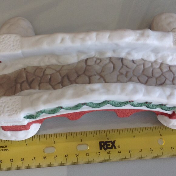 Vintage 'Santa's Best Christmas in Vermont Red Brick Bridge Village Accessory - Picture 4 of 4